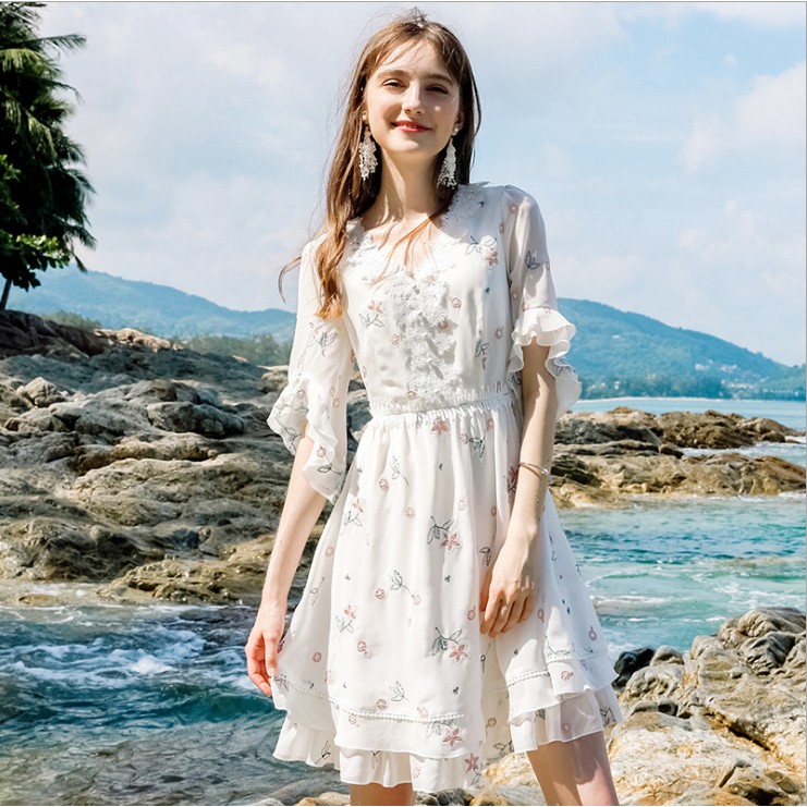 Váy nữ mới nhất hè 2019 màu trắng họa tiết hoa chất đẹp hàng quảng châu cao cấp ( có video và ảnh thật )