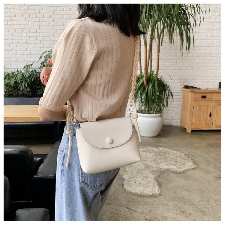 Túi đeo chéo nữ da trơn quai dây xoắn có khóa TT 30 | BigBuy360 - bigbuy360.vn