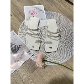 Dép đá xỏ ngón bệt