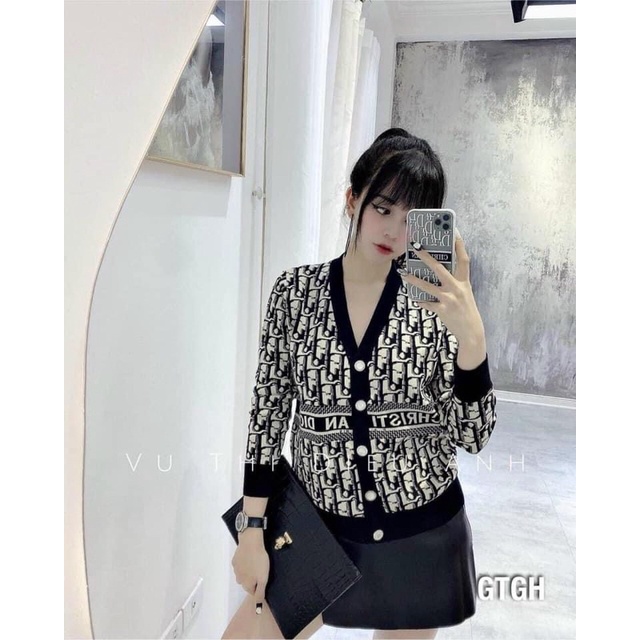 Áo Len Cadigan hoạ tiết Di or sang chảnh lắm luôn, chất len đanh lì dày dặn