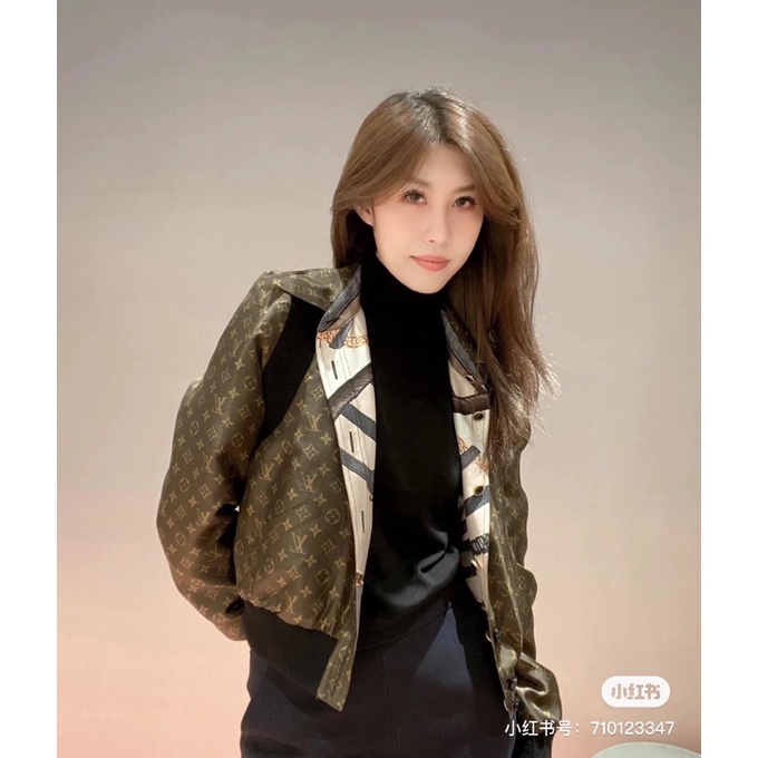 Áo khoác nữ dáng ngắn thời trang 2 mặt cao cấp thương hiệu Louis Vuitton LV 2022