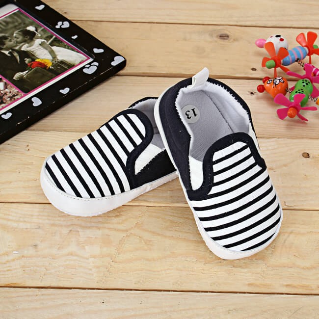 GIÀY SLIPON TẬP ĐI SỌC NGANG - ĐEN | BigBuy360 - bigbuy360.vn