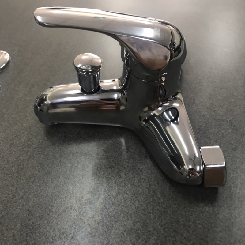 Sen tắm , Vòi tắm , củ sen tắm, vòi hoa sen tắm nóng lạnh Caesar  nhà tắm bảo hành 12 tháng