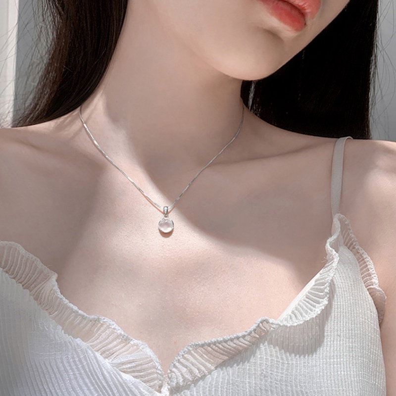 Vòng cổ bạc mặt tròn đính đá mã não trắng thanh lịch cho nữ