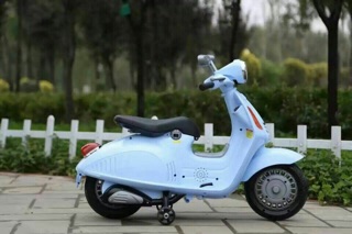 XE MÁY ĐIỆN VESPA DÁNG CỔ SANG CHẢNH CHO BÉ
