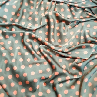 vải lụa satin chấm bi