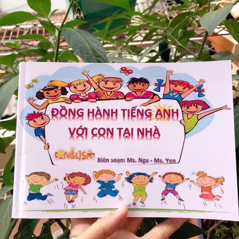 ĐỒNG HÀNH TIẾNG ANH VỚI CON TẠI NHÀ - KHỔ A5 KÈM FILE NGHE