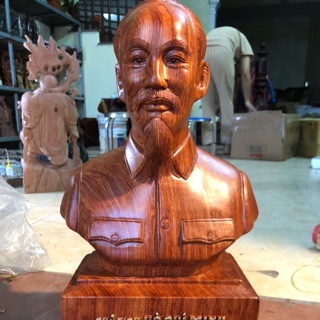 Tượng Bác Hồ chất liệu gỗ hương