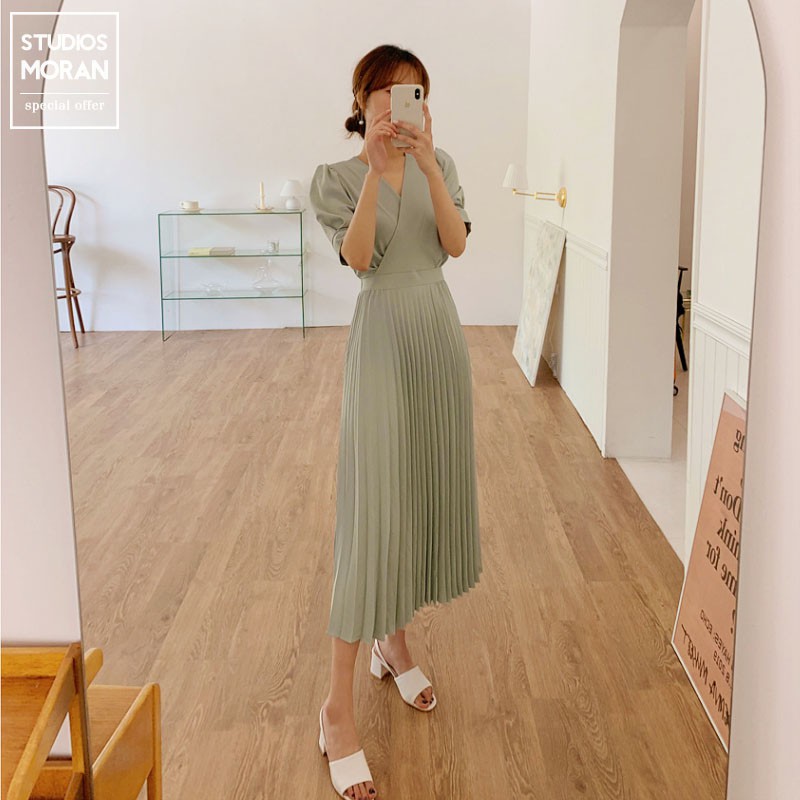 Váy MORAN cộc tay cổ V xòe dài xếp ly midi thon eo sang trọng tiểu thư Hàn Quốc