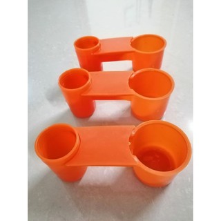 Nút xoay cổ chai cho chim, gà uống nước.