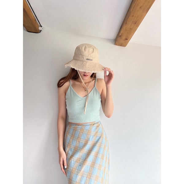 Áo 2 dây cổ V chất thun gân co giãn sexy rất thích hợp với mùa hè