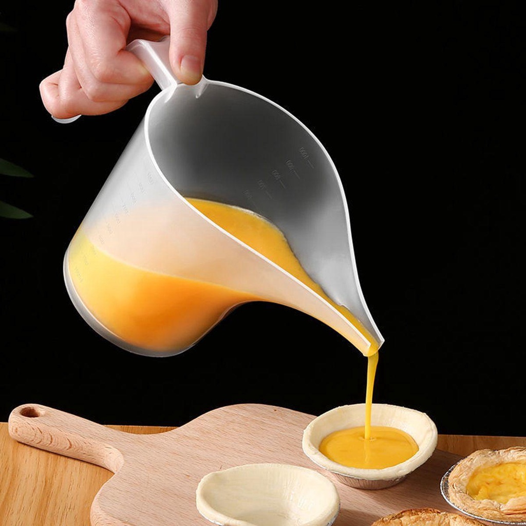 Phễu Bằng Nhựa Dùng Làm Xà Phòng / Nến Tiện Dụng
