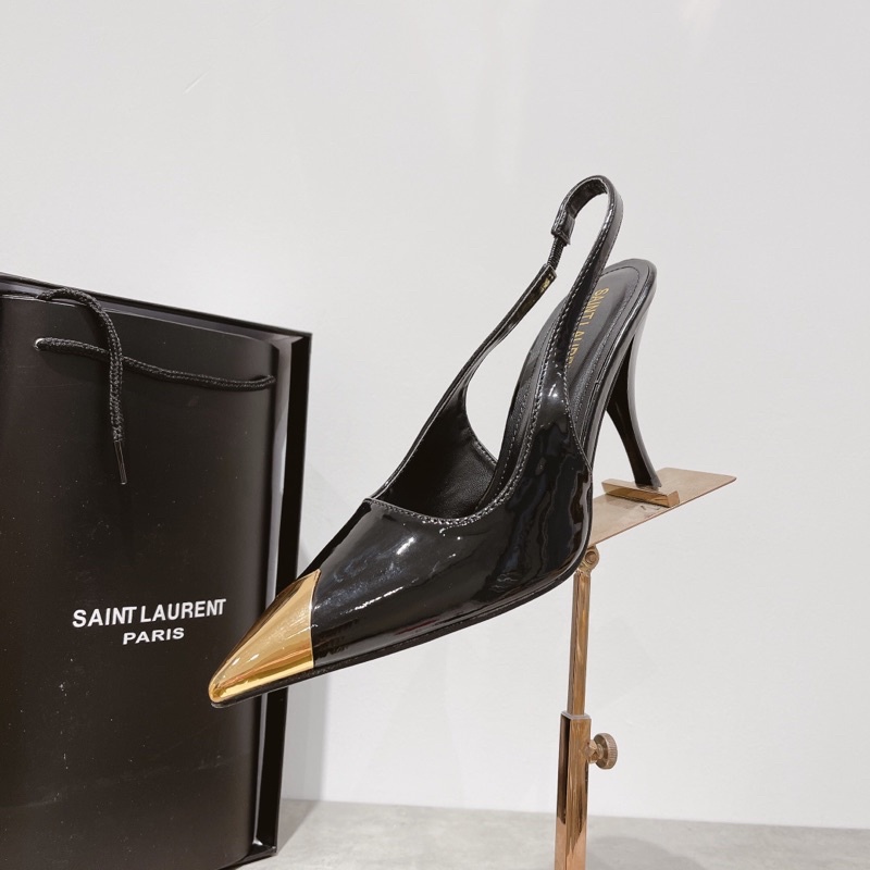 Giày cao gót mũi kim loại