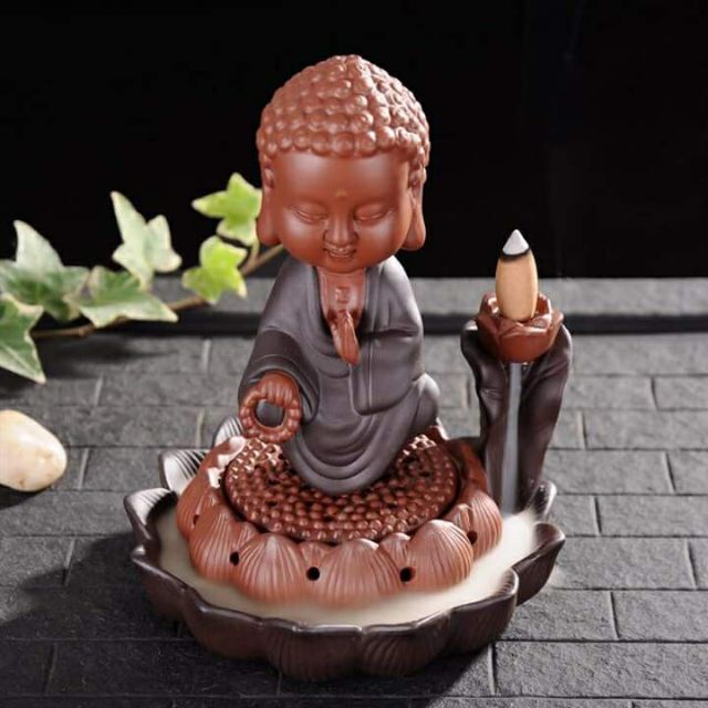 Tượng Phật bên đài sen -thác khói trầm hương