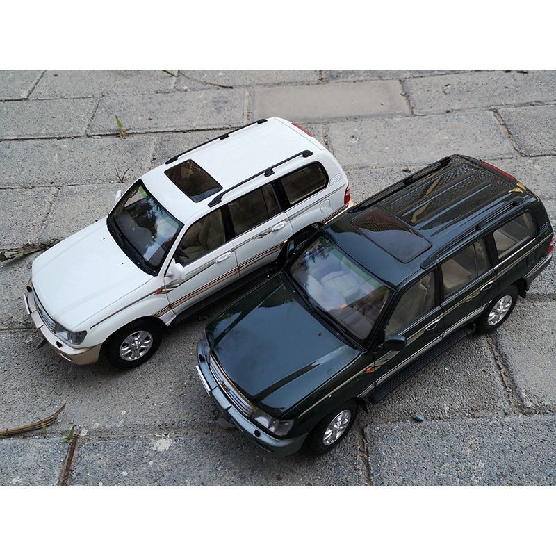 Mô hình xe Toyota Land Cruiser LC100 1:18 FAW