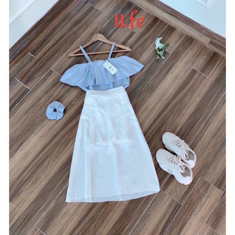 Set áo trễ vai hai dây và chân váy chữ A