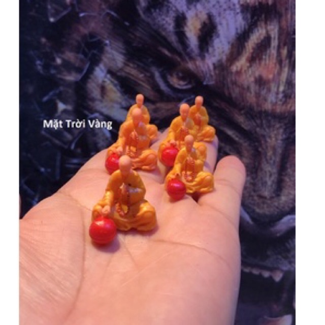 Tượng, mô hình nhà sư, chú tiểu gõ mõ trang trí tiểu cảnh, hồ cá, bán cạn, non bộ