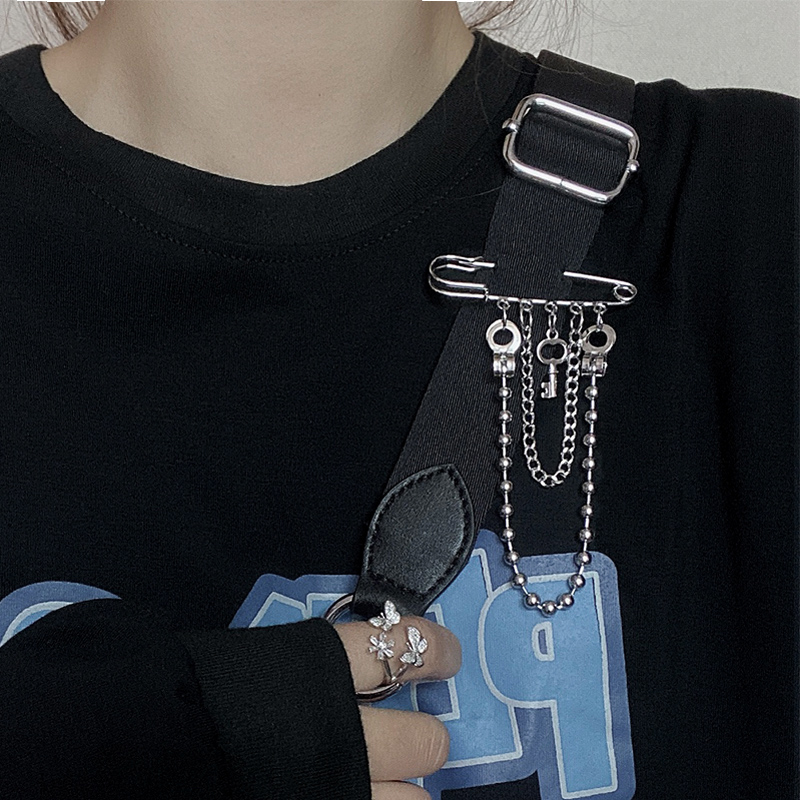 Ghim cài áo tua rua phối xích phong cách Punk cho cả nam và nữ