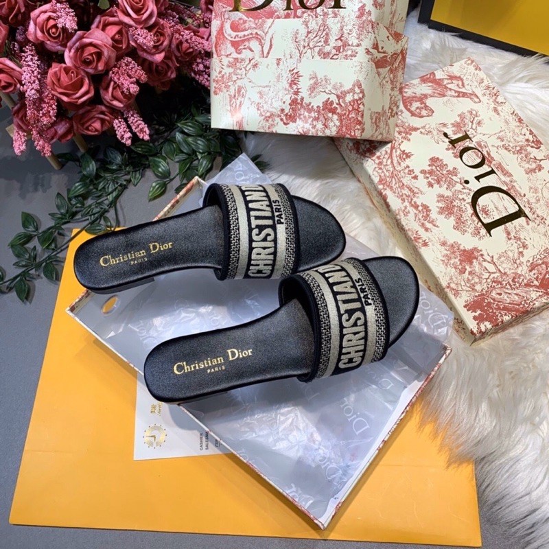 Dép lê chữ D fullbox HLS