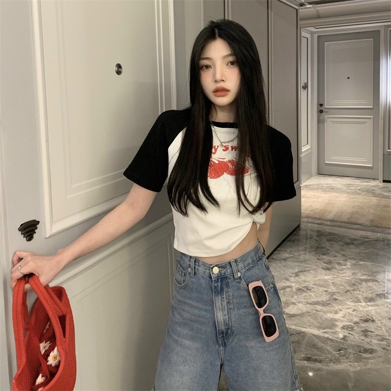 ÁO CROPTOP ÔM BODY PHỐI TAY MÀU IN TRÁI DÂU TD7