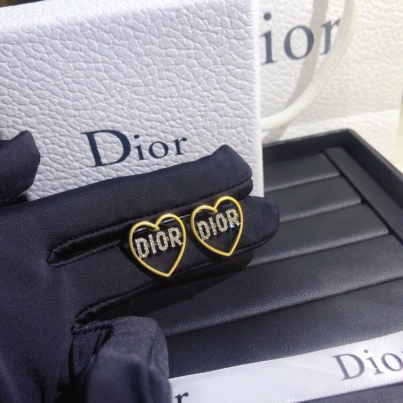 Set khuyên tai + kẹp tóc Dior tim đính đá kèm box 🍓
