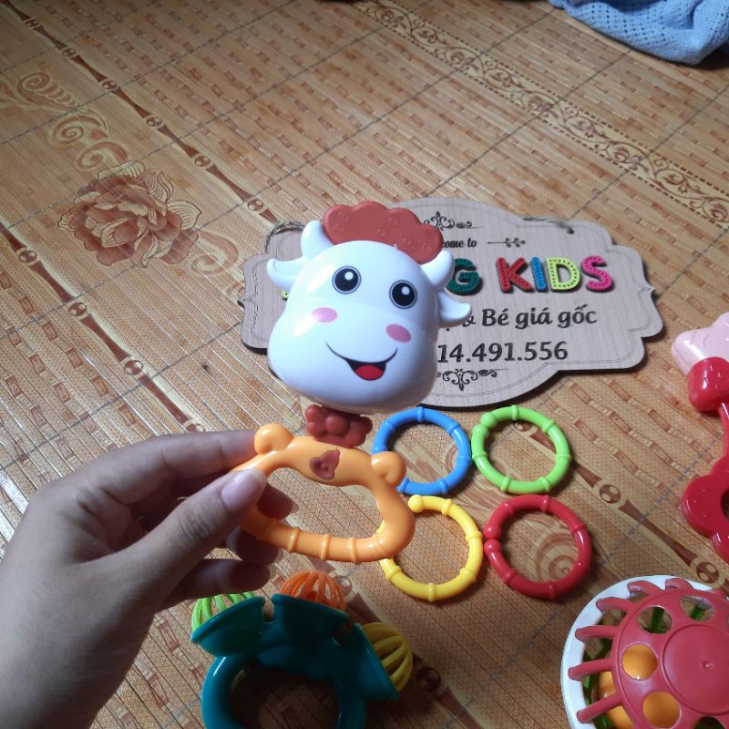 [Xả lỗ]Bộ 8 món Lục lạc, xúc xắc đồ chơi cho bé