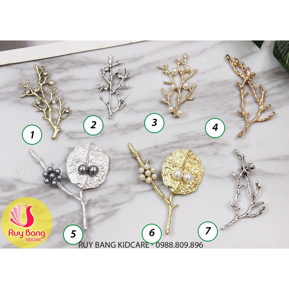 Cành lá kim loại, center đá đính hoa vải handmade