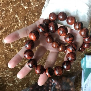 Vòng tay gỗ sưa giây đỏ