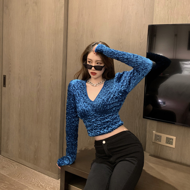 Áo crop top tay dài cổ chữ V có đệm vai gợi cảm