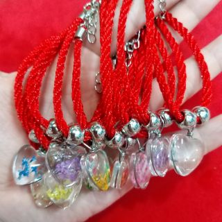 Vòng tay hoa khô tim dây đỏ. 30k