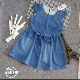 Set 4 sản phẩm cho bé gái. Gồm đầm jean và quần váy jean màu đen và trắng và 1 áo hình heo may mắn. Hàng thiết kế ......