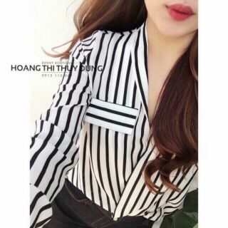 Sơ Mi Sọc Cổ V Bẻ Dáng Dài