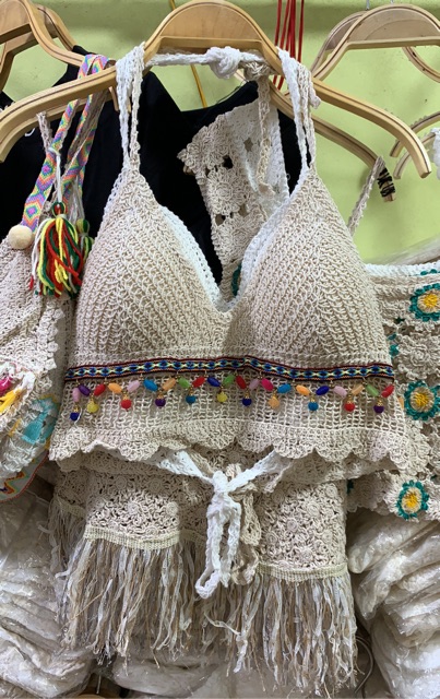 Set biển hot 2020 - set 3 món - bra mix ngọc + quần ren hoa hồng cạp rút + choàng ren hoa tay sóng điệu đà (có tách rời)