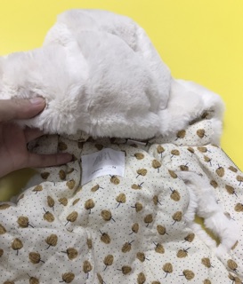 Áo Bé Gái Gile Lông Trắng Kem