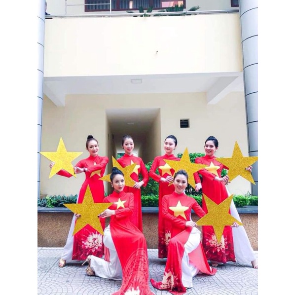 áo dài cờ đỏ sao vàng