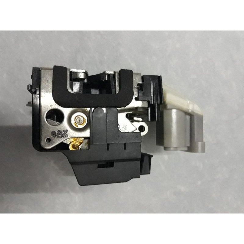 Ổ khóa cửa Fiat