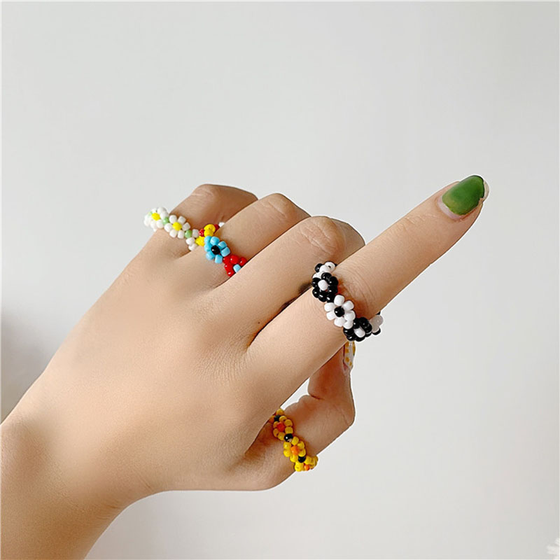 Nhẫn hình bông hoa nhỏ nhiều màu xinh xắn tự làm