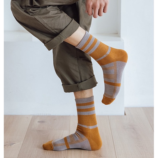 Vớ nam cao cổ phong cách thể thao, trẻ trung và năng động.