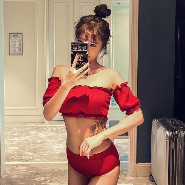 Bikini trễ vai đỏ