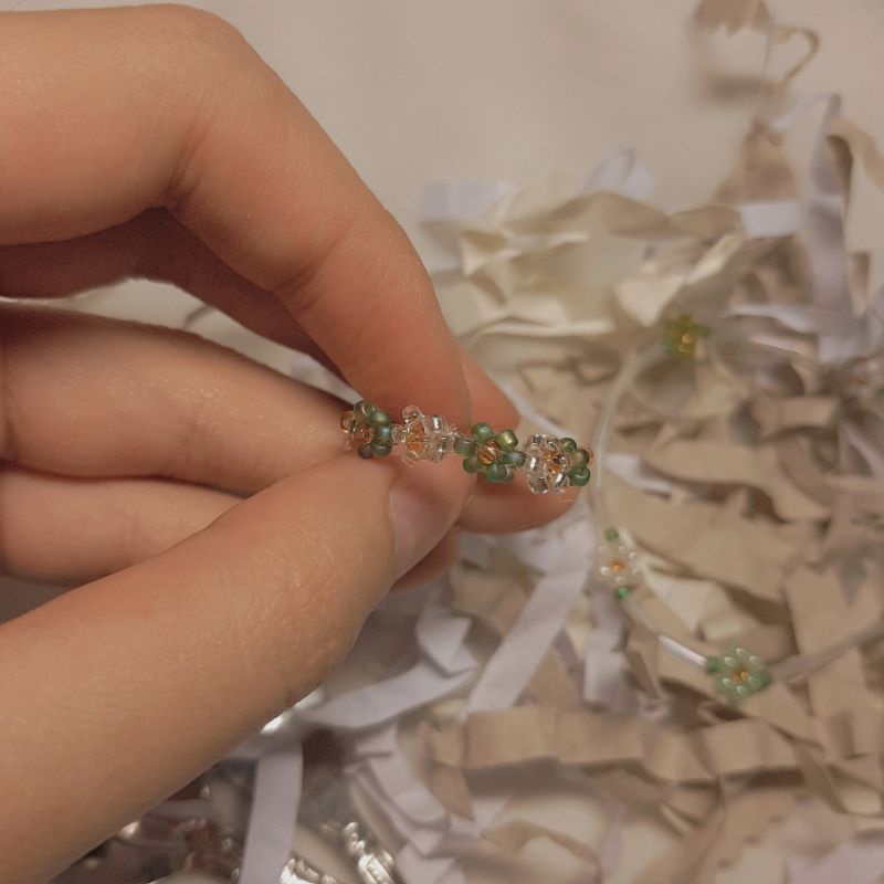 Nhẫn và vòng tay hoa hạt cườm lấy cảm hứng từ bức tranh The water lily pond