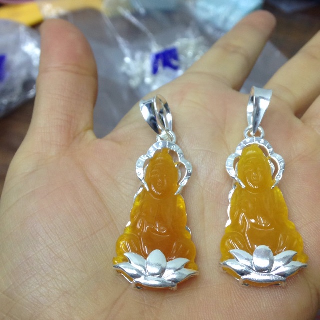 Mặt dây chuyền hình phật bà đá nhân tạo màu vàng cam cao 6cm cả móc