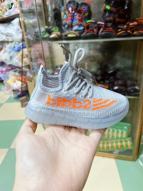 giày vải bé trai gái size 16-27. giày yeezy cho bé