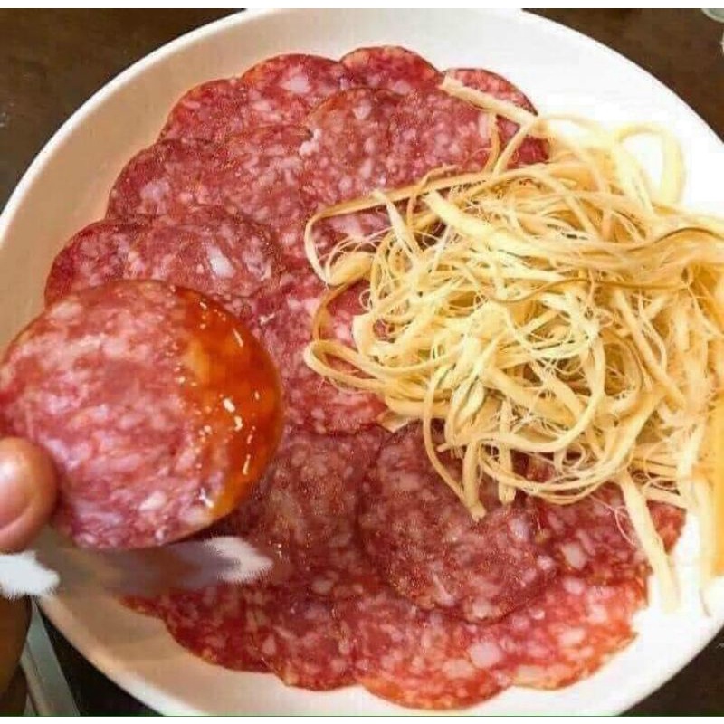 1 Cây Xúc Xích Salami Cây 300gr của Nga