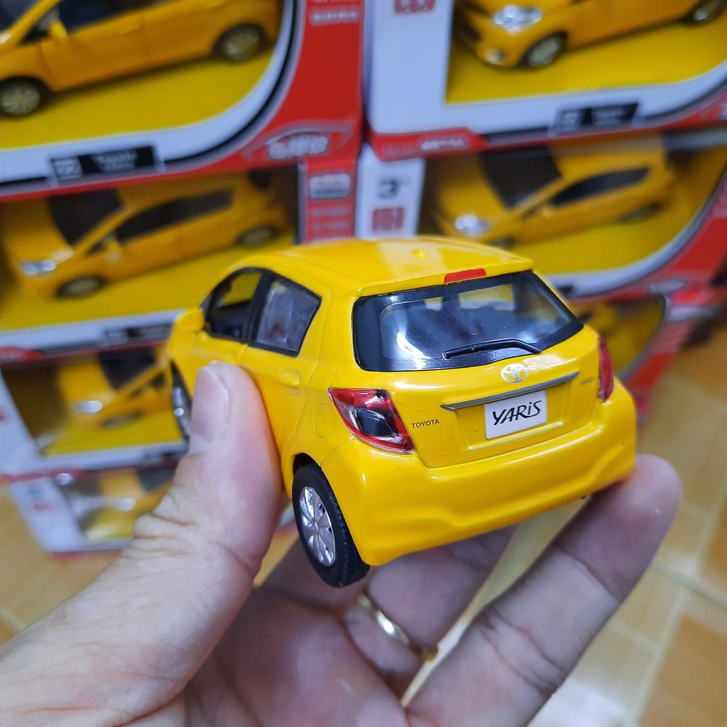 Xe đồ chơi trẻ em ô tô RMZ toyota Yaris bằng kim loại mở được cửa