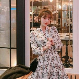 Đầm hoa xòe có nhún eo