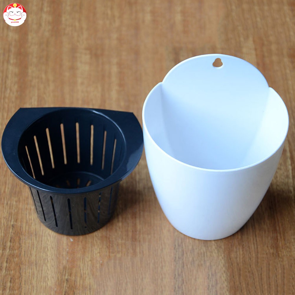 Chậu hoa tự tưới nước treo tường bằng nhựa