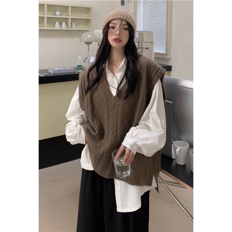 Sét áo gile nâu xẻ tà cao thấp phối sơmi trắng tay bồng - áo len mỏng phong cách trẻ trung