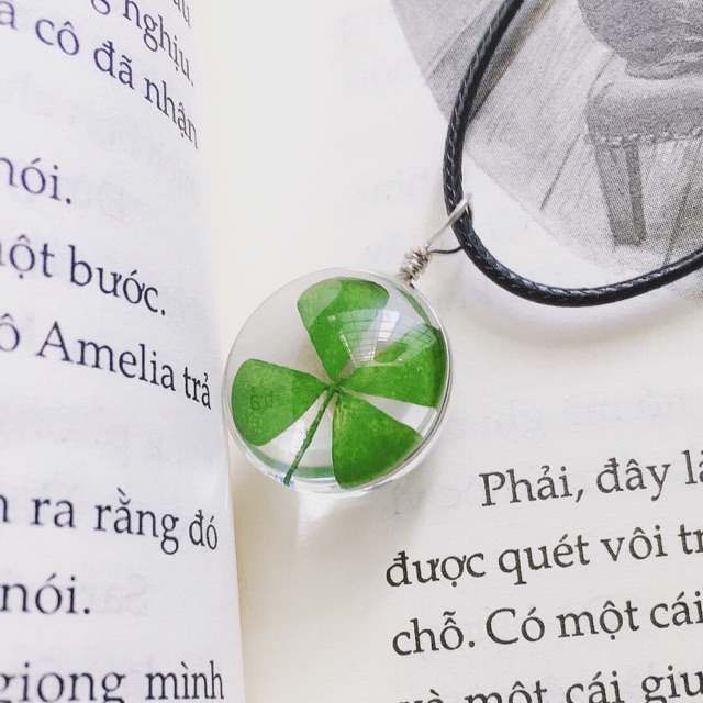 Dây chuyền mặt thuỷ tinh ép hoa khô