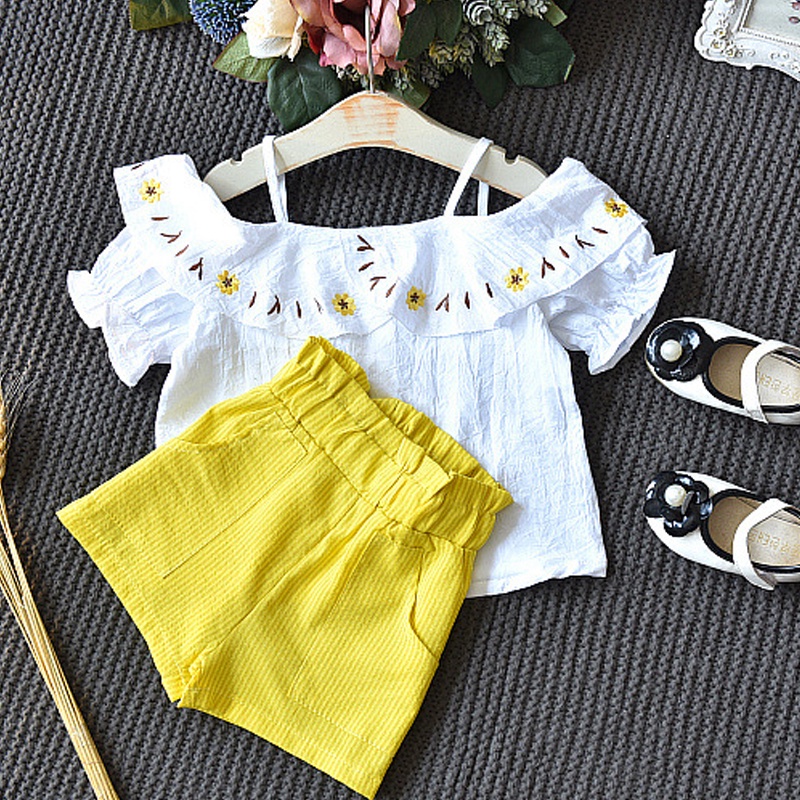 Bộ đồ BEAR LEADER gồm áo hai dây họa tiết hoa và quần ngắn phối túi thời trang mùa hè dành cho bé gái