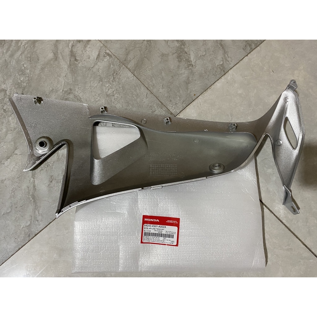 Cánh yếm trong bên phải HONDA WAVE A100, RS100 màu Bạc. 64200KWYA00ZA